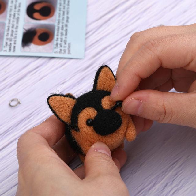 DIY Needle Felting Kit – Choose Cat or Dog Design | Beginner Wool Craft Kit | Felt Animal Keychain Set | Handmade Gift Idea