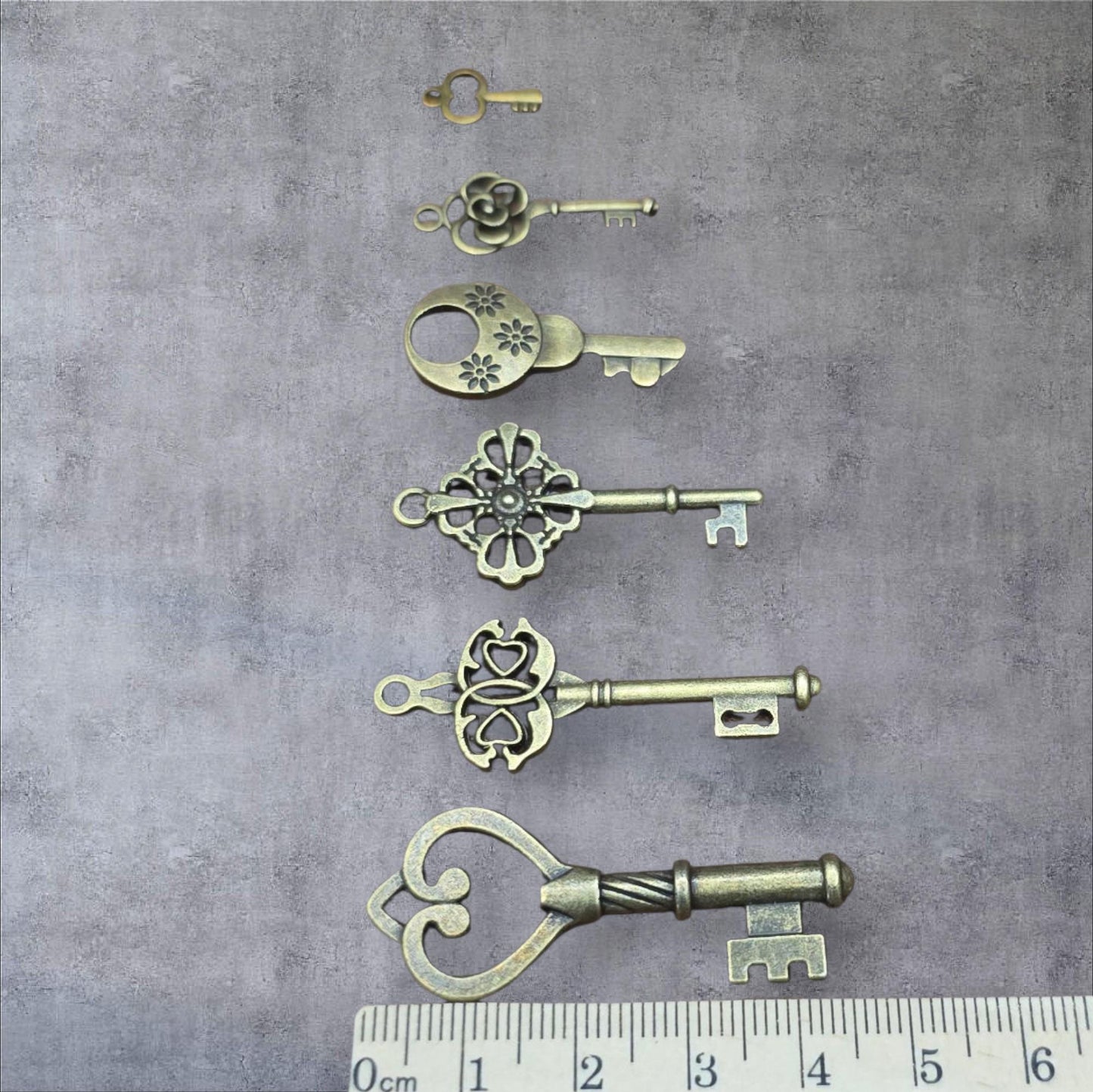 Antique Bronze Skeleton Keys Charms | Vintage Style Key Pendants | Wedding Favour, Santa Key, Scrapbooking, Jewellery Making